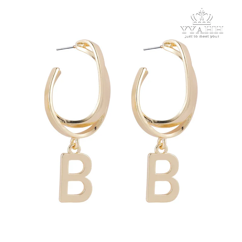 

2020 New European and American Fashion Retro B Letter Earrings Female