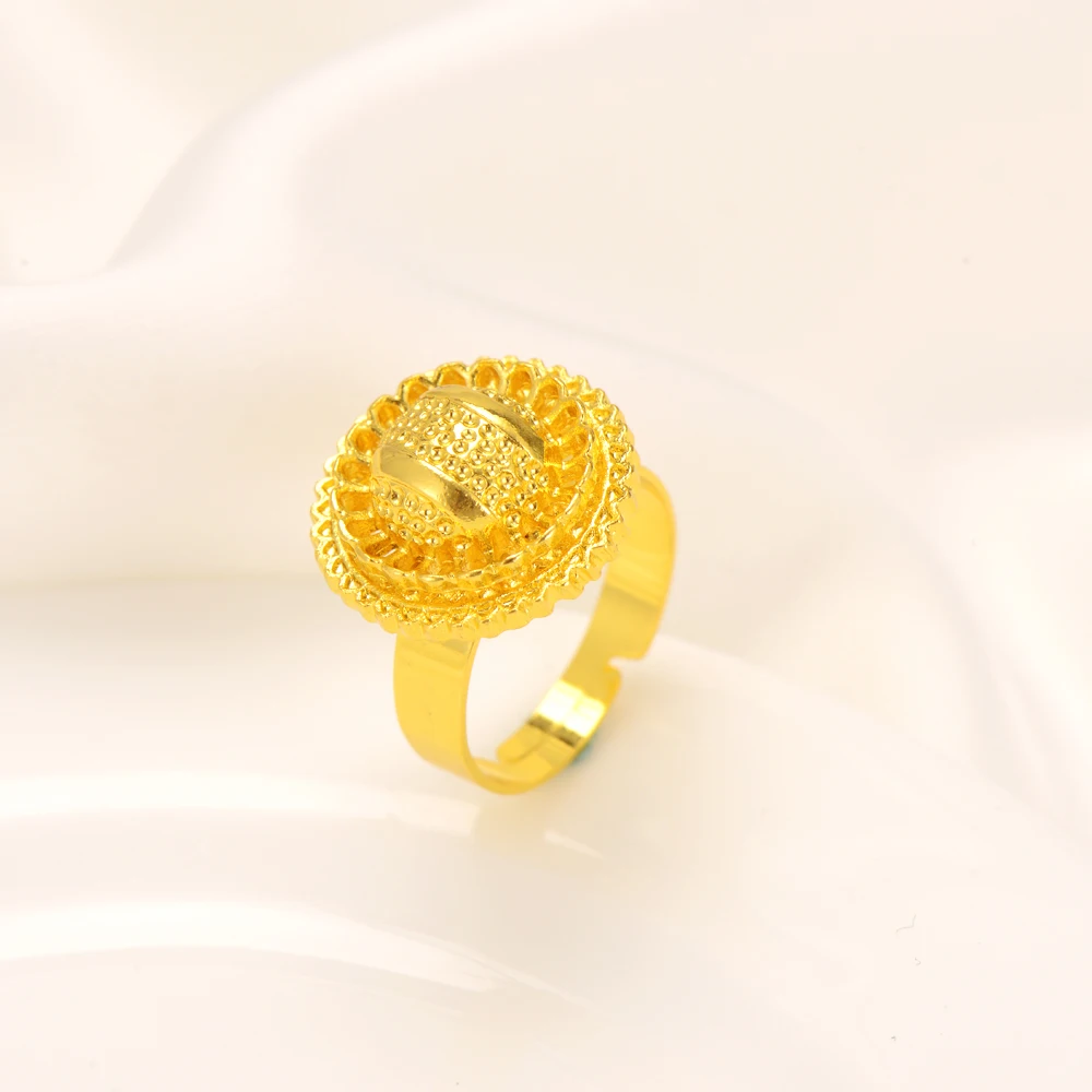 Набор ювелирных изделий из колье серёг и кольца