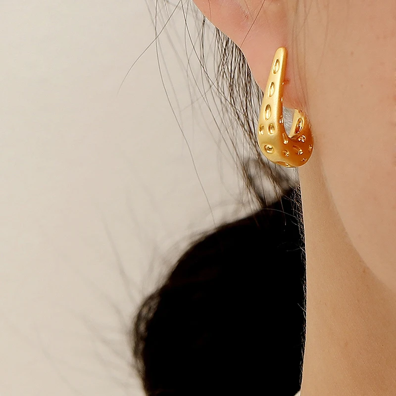 

TARCLIY Trendy Geometric Irregular Metal Texture U-Shaped Earring Simple All-Match Retro Copper Alloy Ear Studs For Women Girls