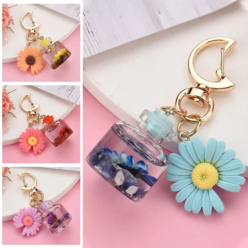 

Moon Buckle Small Chrysanthemum Keychain Jewelry Accessories Wish Bottle Quicksand Simulation Flower Key Case for Car Keychains