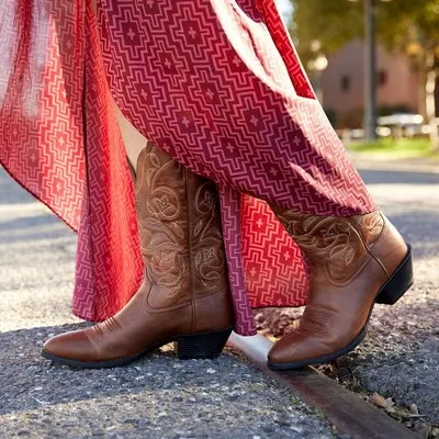 

Women Mid Boots Autumn Casual Low Heel Embroidered Design Female Shoes Slip-On Pointed Toe Warm Outdoor Comfy Ladies Shoes 2021