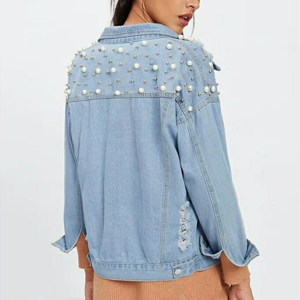 Женская джинсовая куртка на пуговицах с длинным рукавом украшенная жемчугом и бисером открытым передом