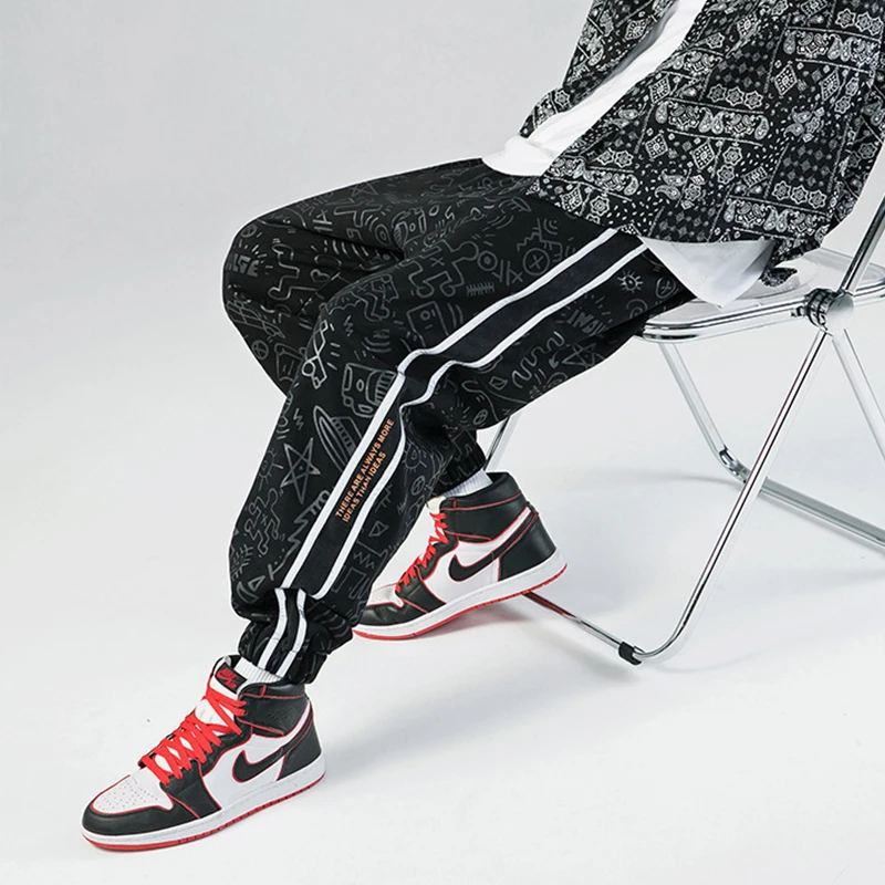 

Men Joggers Hip Hop Streetwear Sweatpants Reflective Side Stripe Cargo Pants Man Drawstring Casual Cotton Trousers Pant