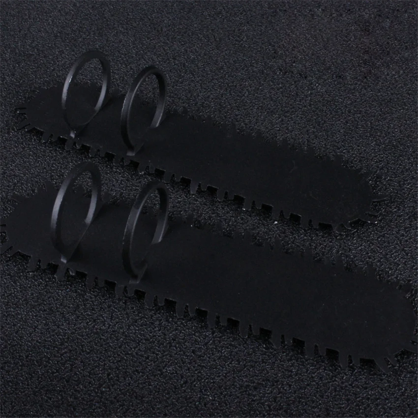 

Takerlama 2PCS 11cm Chainsaw Man Denji Cosplay Prop Alloy Handsaw Finger Fingerstall Chainsaw Man Rings Anime Costume Accessorie