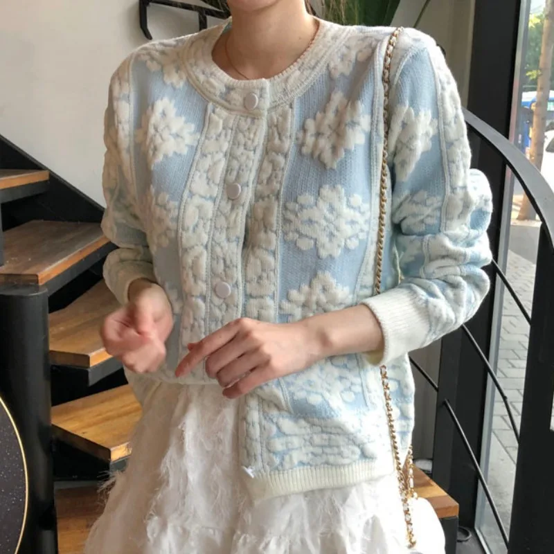 

2021 New Women Winter Handmade Sweater And Cardigans Floral Embroidery Hollow Out Chic Knit Jacket Pearl Beading Cardigans