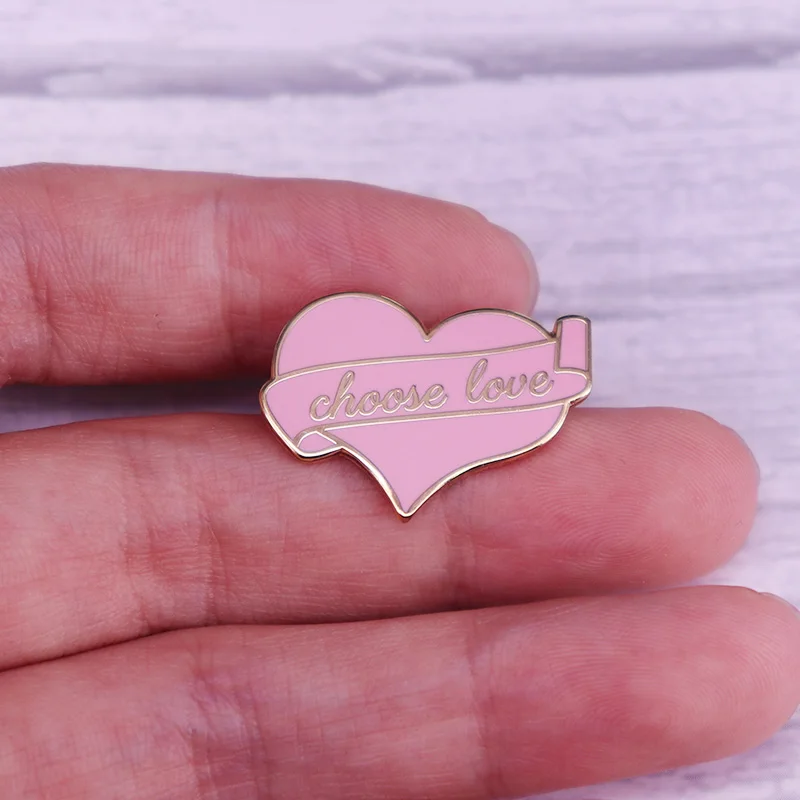Брошь в форме сердца на выбор | Украшения и аксессуары