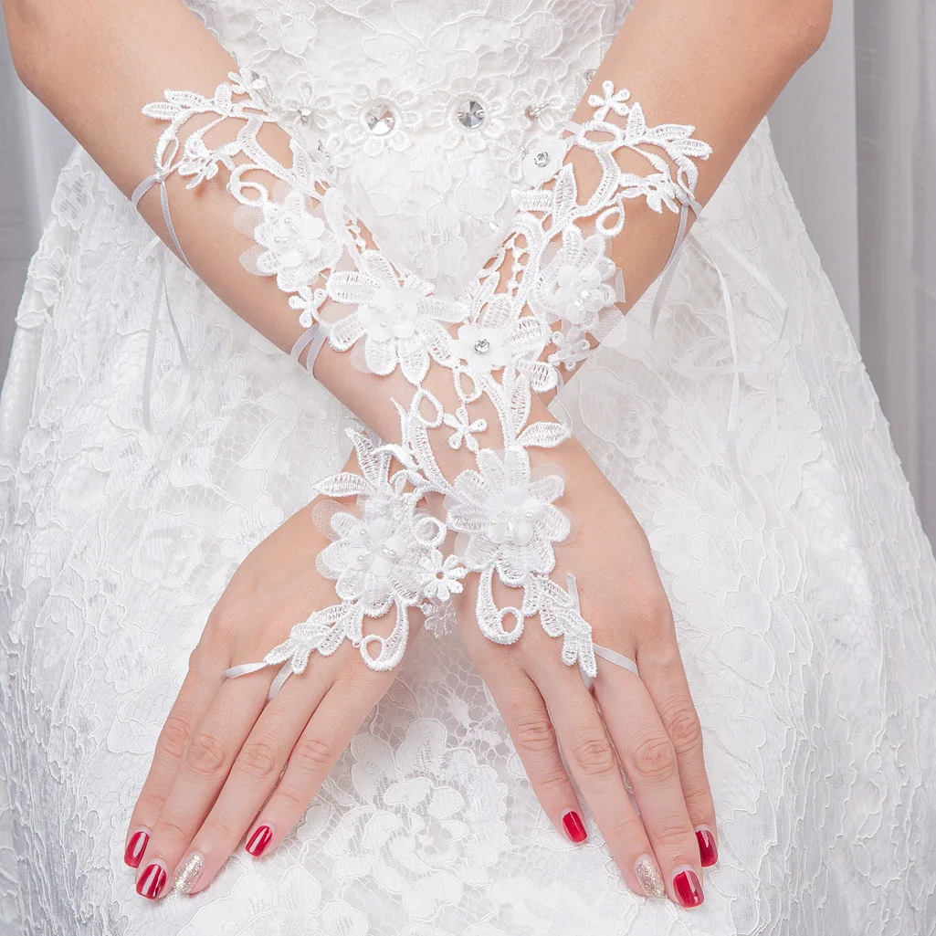 

Hot Sale Wedding GlovesBeaded New Fingerless Bridal Glove with Lace Appliqued Elegant Bridal Wedding Accessories