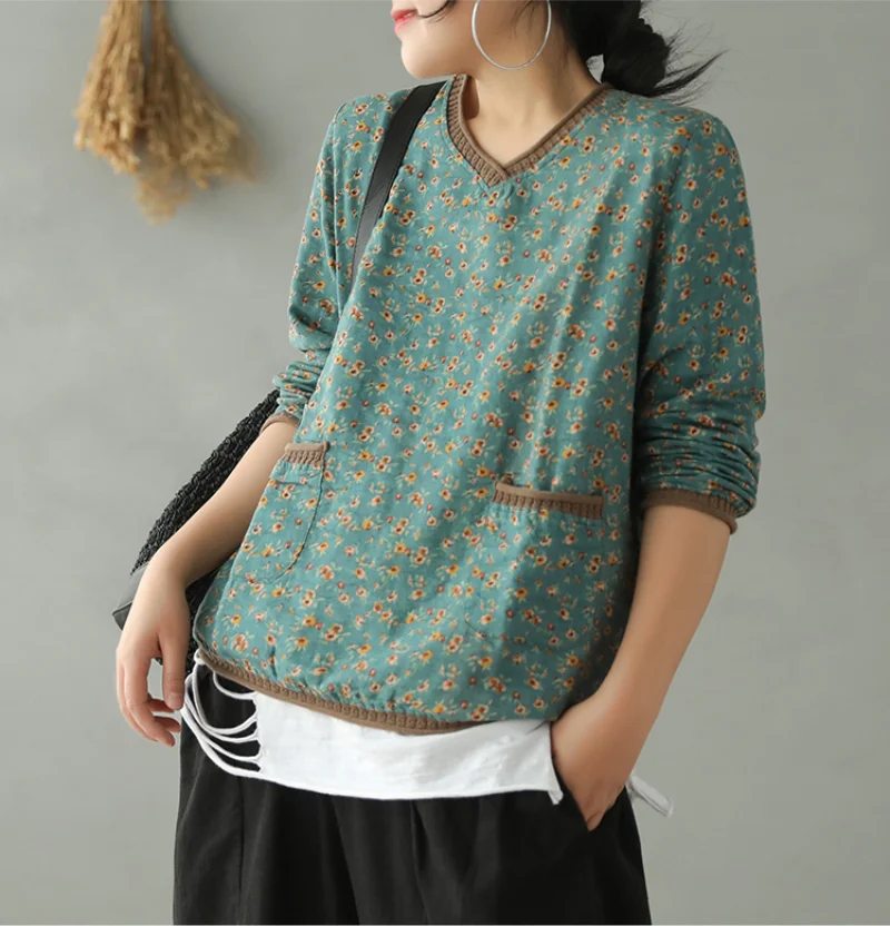 Женская футболка с v образным вырезом и карманом весна 2020|Футболки| |