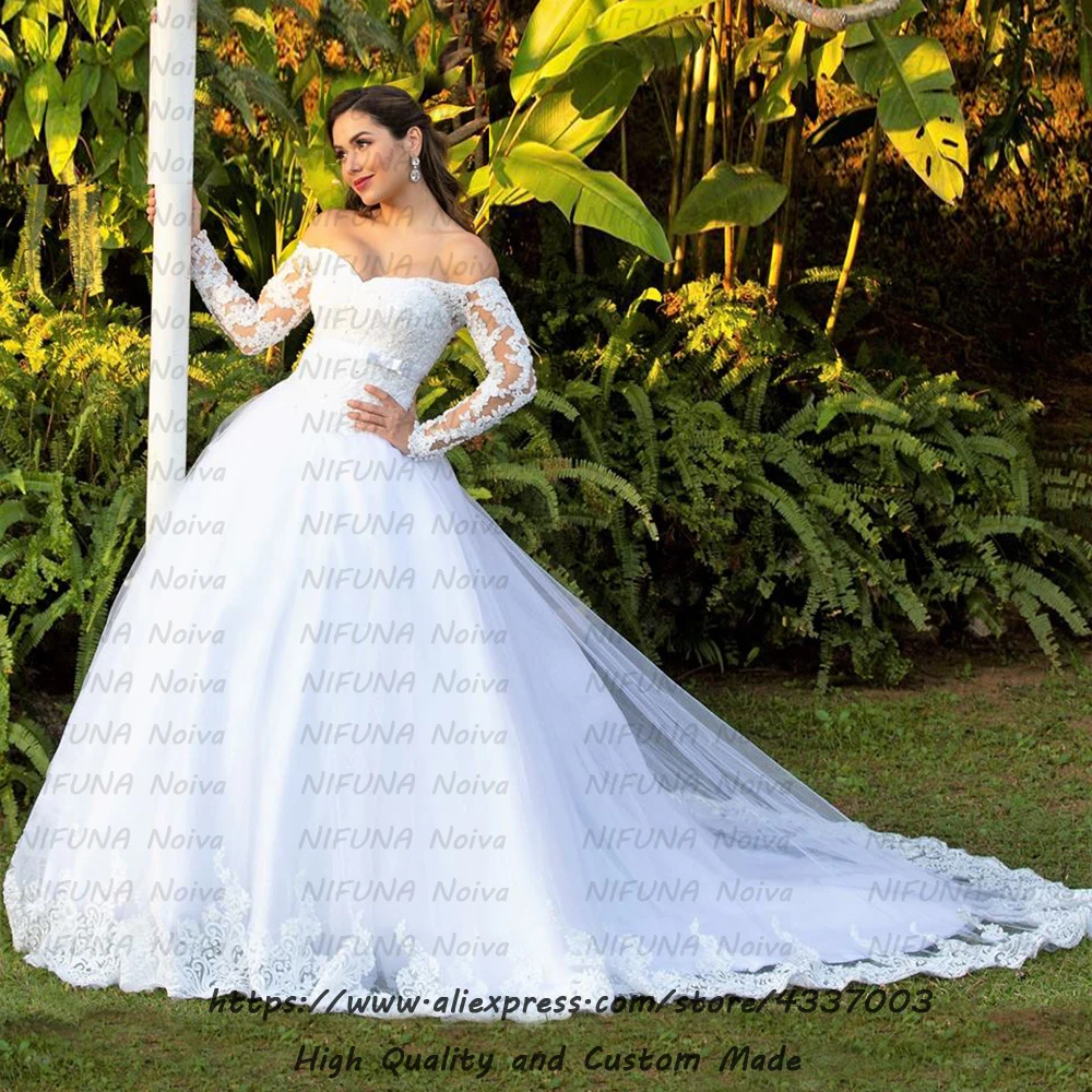 Блестящий тюль расшитый кристаллами и бисером бальное платье с длинным рукавом