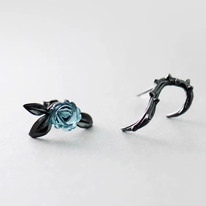 

Vintage Female Flower Asymmetry Small Earrings Charm 14KT Black Gold Wedding Earrings For Women Cute Branche Leaf Stud Earrings