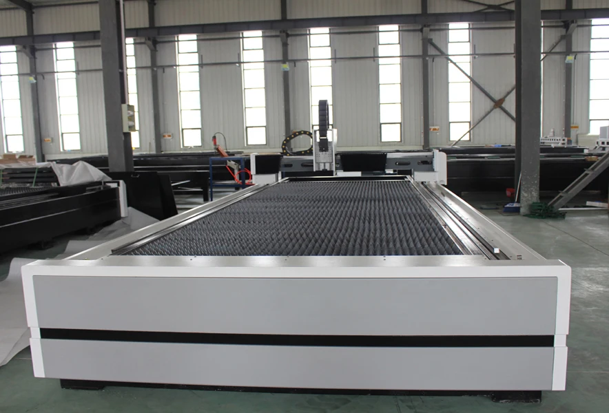 3015 4015 мощный высокоэффективный лазерный станок Raycus для волоконно лазерной резки