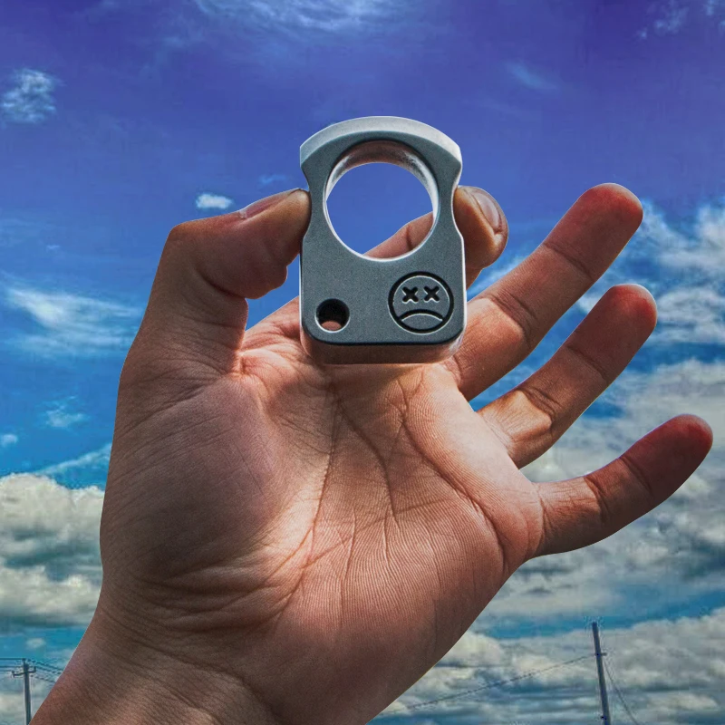 

Alloy Steel Outdoor Survival Tool EDC Tactical Tool Multifunctional Ring Pendant Ring Pendant Window Breaker Titanium Edc