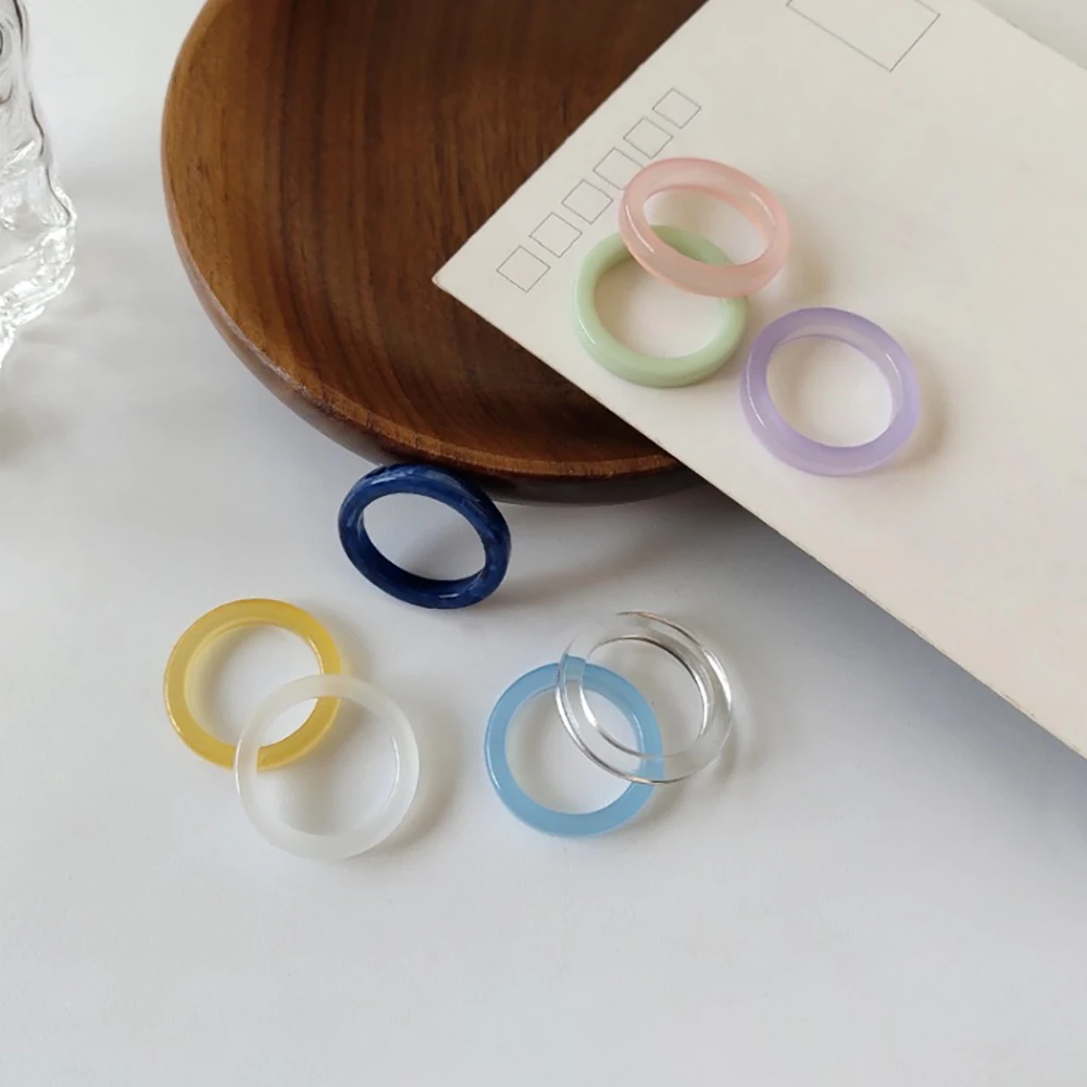 Женское прозрачное кольцо на указательный палец маленькое карамельного цвета из