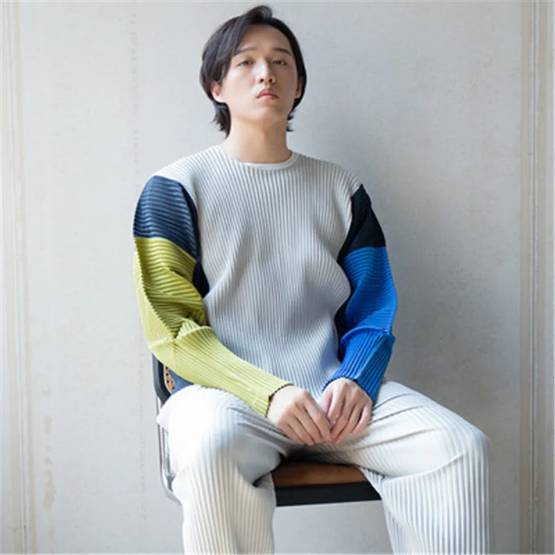 

Round neck color-blocking hedging long-sleeved T-shirt Miyake fold autumn and winter loose casual bottoming shirt tide top men