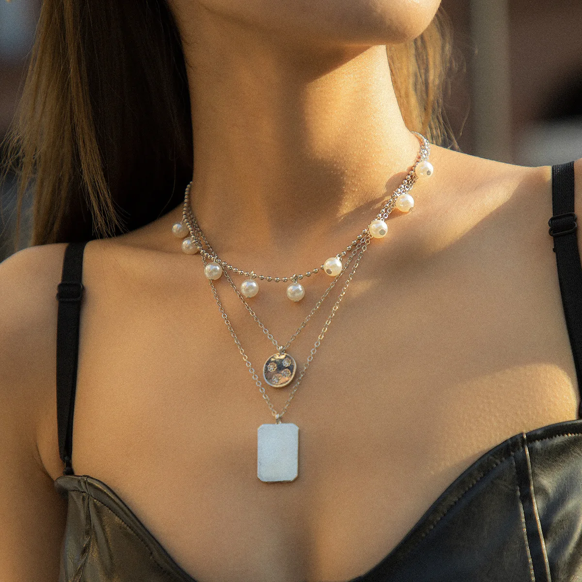 

Punk Multilayer Imitation Pearl Choker Necklace Fashion Rhinestone Geometric Tag Charm Pendant Necklaces Women Statement Jewelry