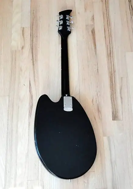 Изготовленная на заказ электрическая гитара такая же как фото но аппаратное