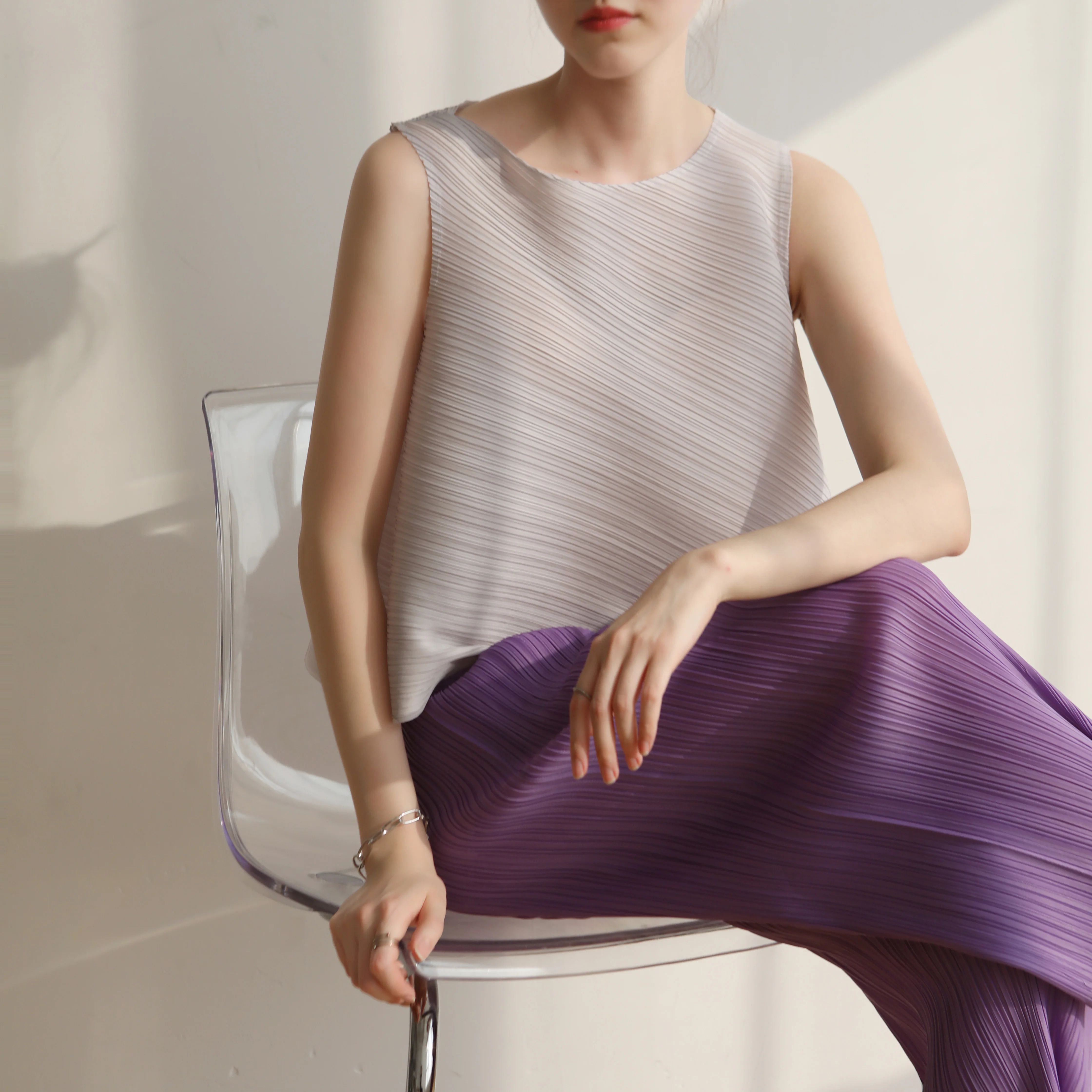 Summer 2020 Miyake pleated thin women's wear versatile loose-fitting skinny foreign style sleeveless shirt T-shirt