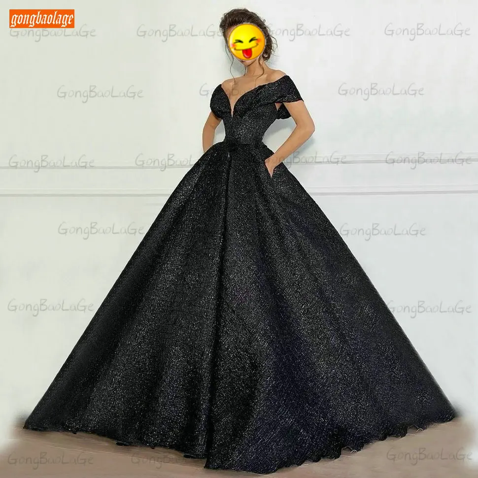 Блестящее черное вечернее платье длинное бальное на шнуровке с открытыми
