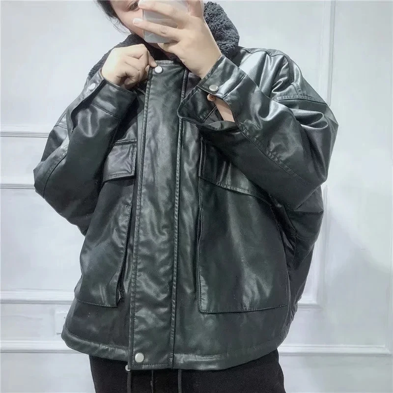 

XEASY 2021 Winter Vintage Warm PU Solid Leather Coat Female Casual Streetwear Collar Detachable Long Sleeve Parkas Chic Top