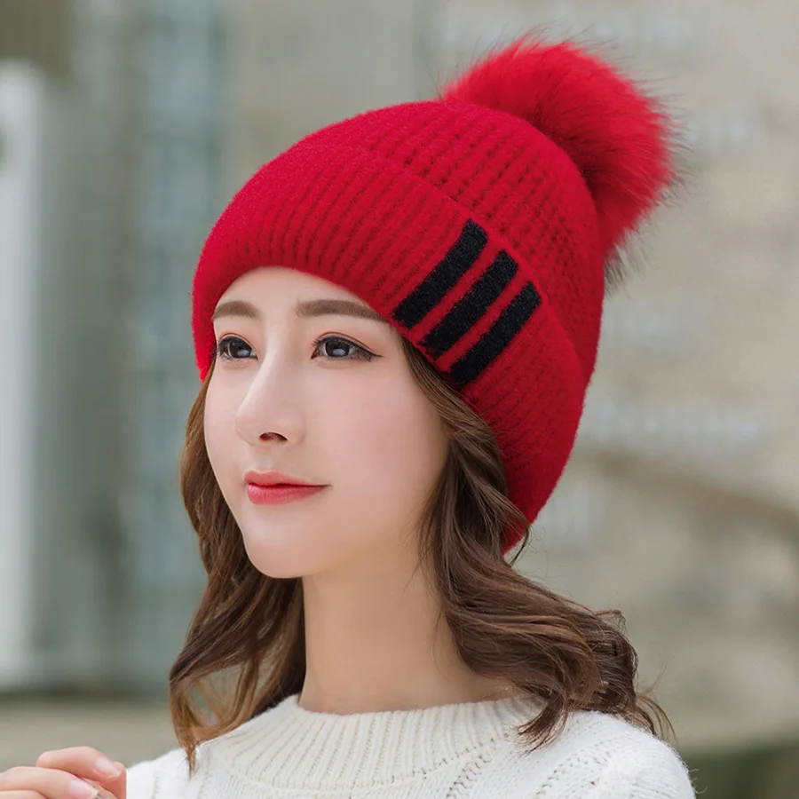 Зимняя шапка из натурального меха енота с помпоном женский элегантный шерстяной