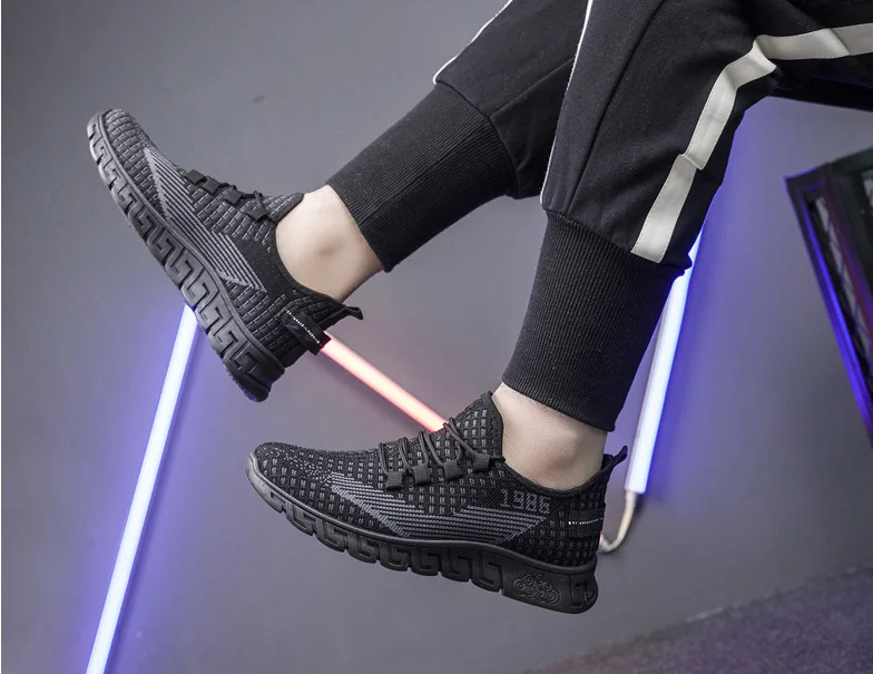 

2020 Hot Autumn New Style Wholesale Price Fitness Trainer Flying Mesh Casual Shoes For Men Outdoor Running Lightweight Sneakers