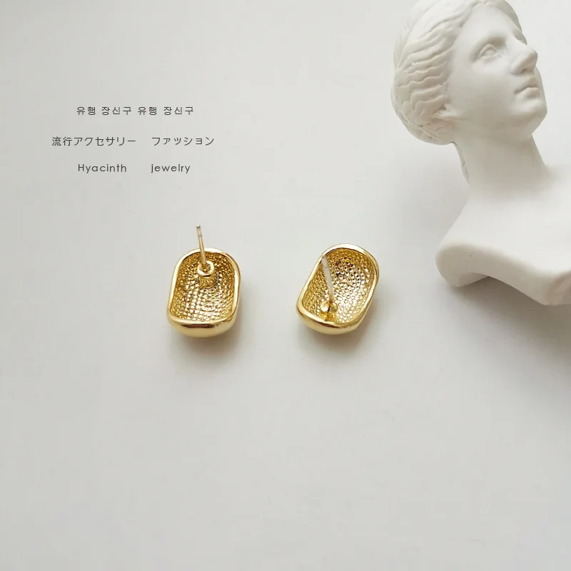 

C-shaped Copper Gold Plated Geometric Shiny Peas Earrings Simple Style Girly Metal Earrings Sweet Temperament Ear Jewelry Women