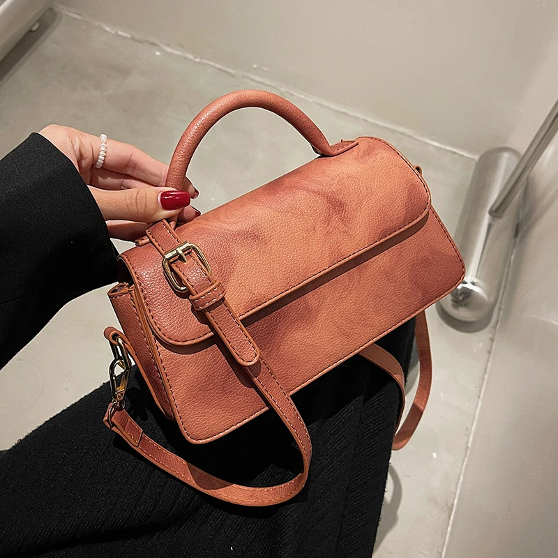 

Niche Design Popular Bag 2021 New Bag Female Ins Messenger Bag Senior Retro Handbag Square Bag Width: 22cm