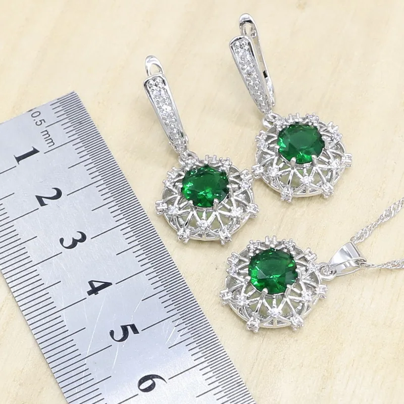 Женский ювелирный комплект из колье серёг и браслета серебристого