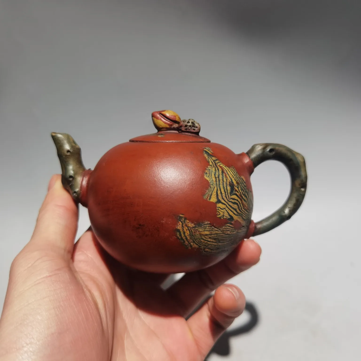 Керамика китайская Исин-цзыша 5 дюймов резной вручную чайник Xiaoshou с персиком