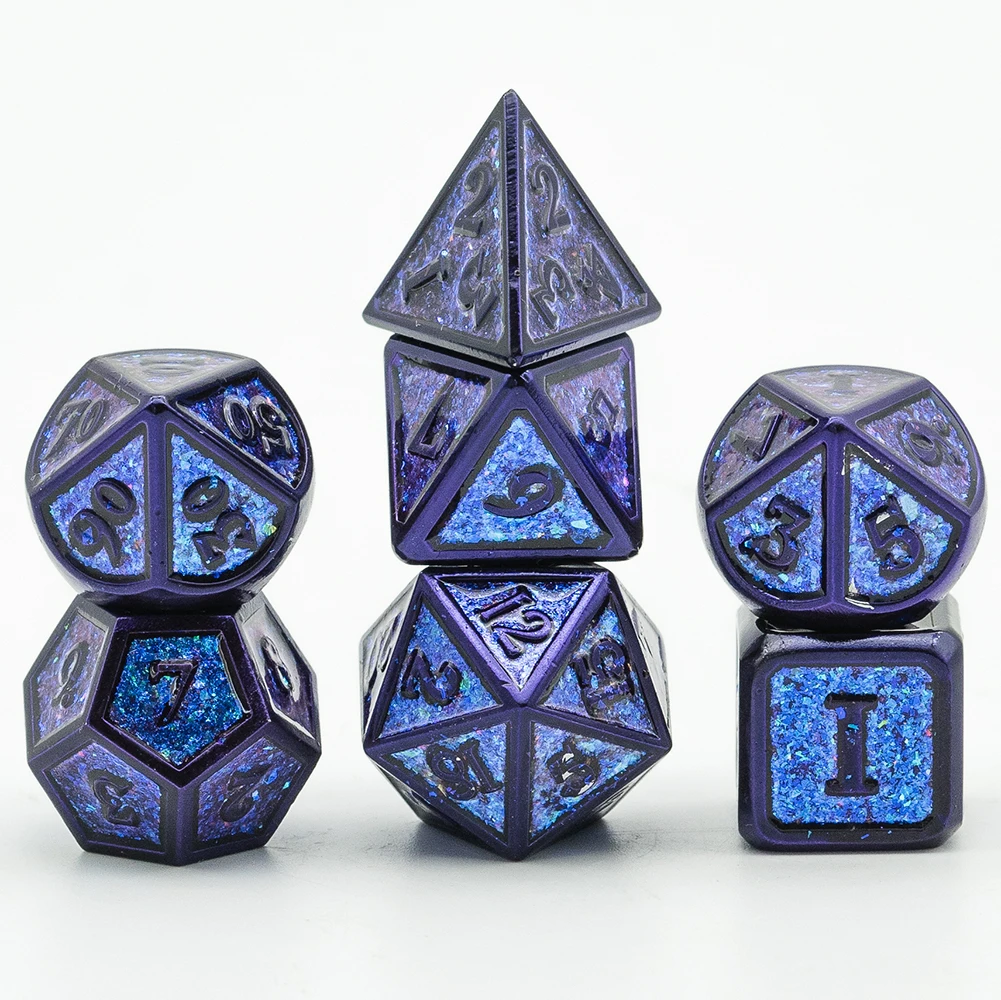 

7 шт. металлические D & D игральные кости Cusdie, электрическая голубая рамка, металлические кости, семейный многогранный набор костей, для ролев...