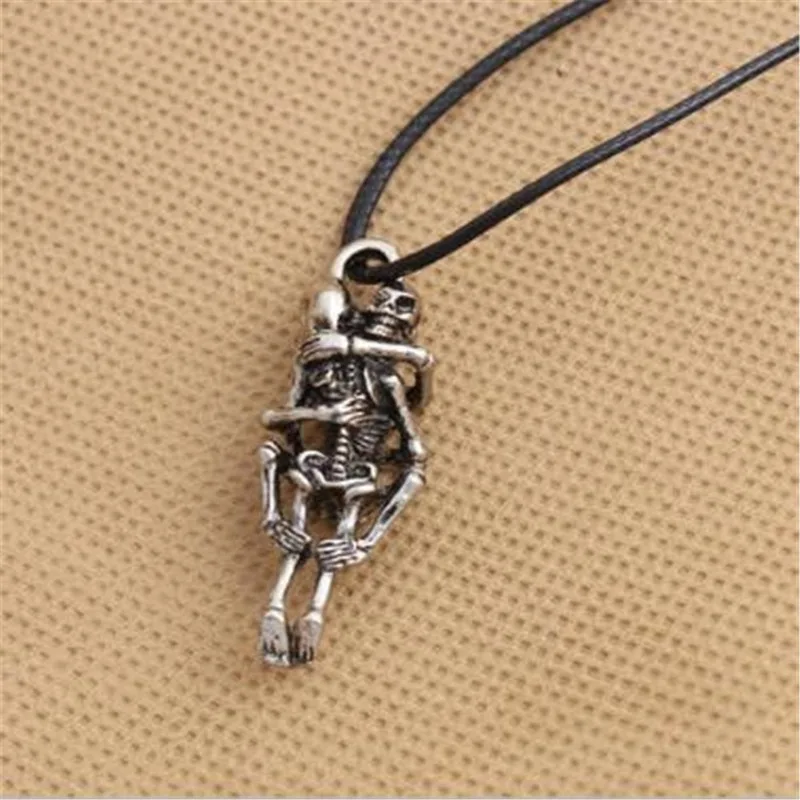 

Men Infinity Black Stainless Steel Love Necklace Couple Skulls Hug Chain Pendant necklace Fine Jewelry Gifts