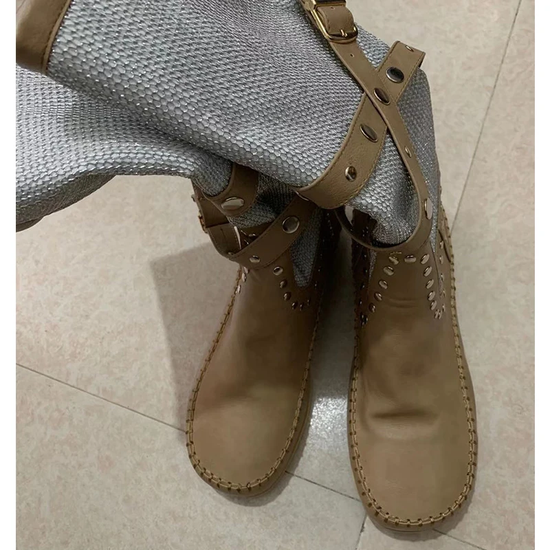 Женские ботинки до середины икры на плоской подошве без шнуровки прогулочная