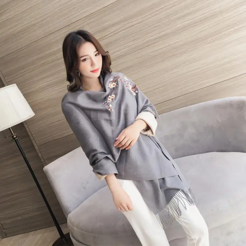 Женские длинные шарфы теплые кашемировые с вышивкой в виде цветов сливы на зиму и