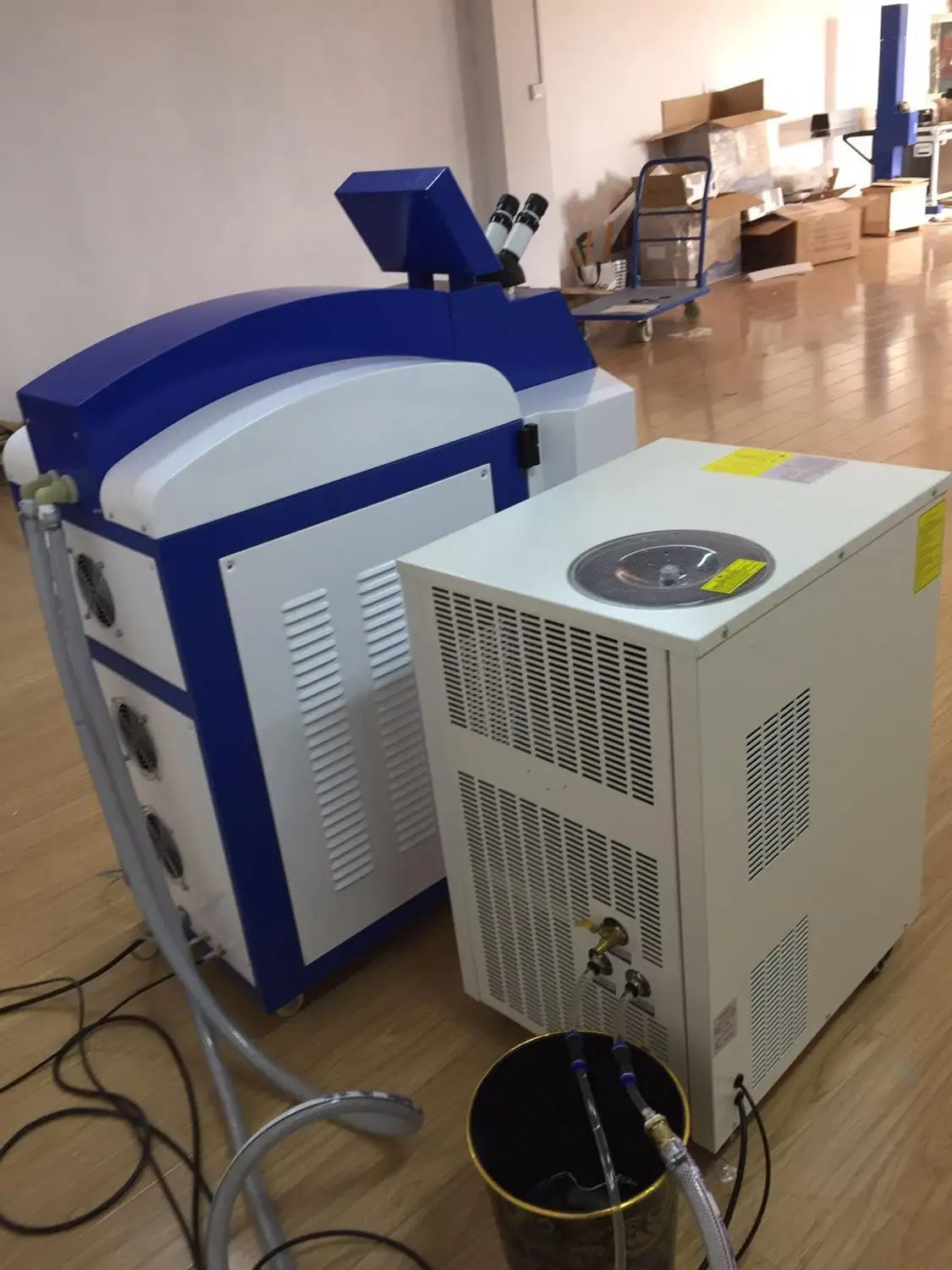 Сделано в Китае 200 Вт мини-аппарат для волоконной лазерной сварки на продажу |