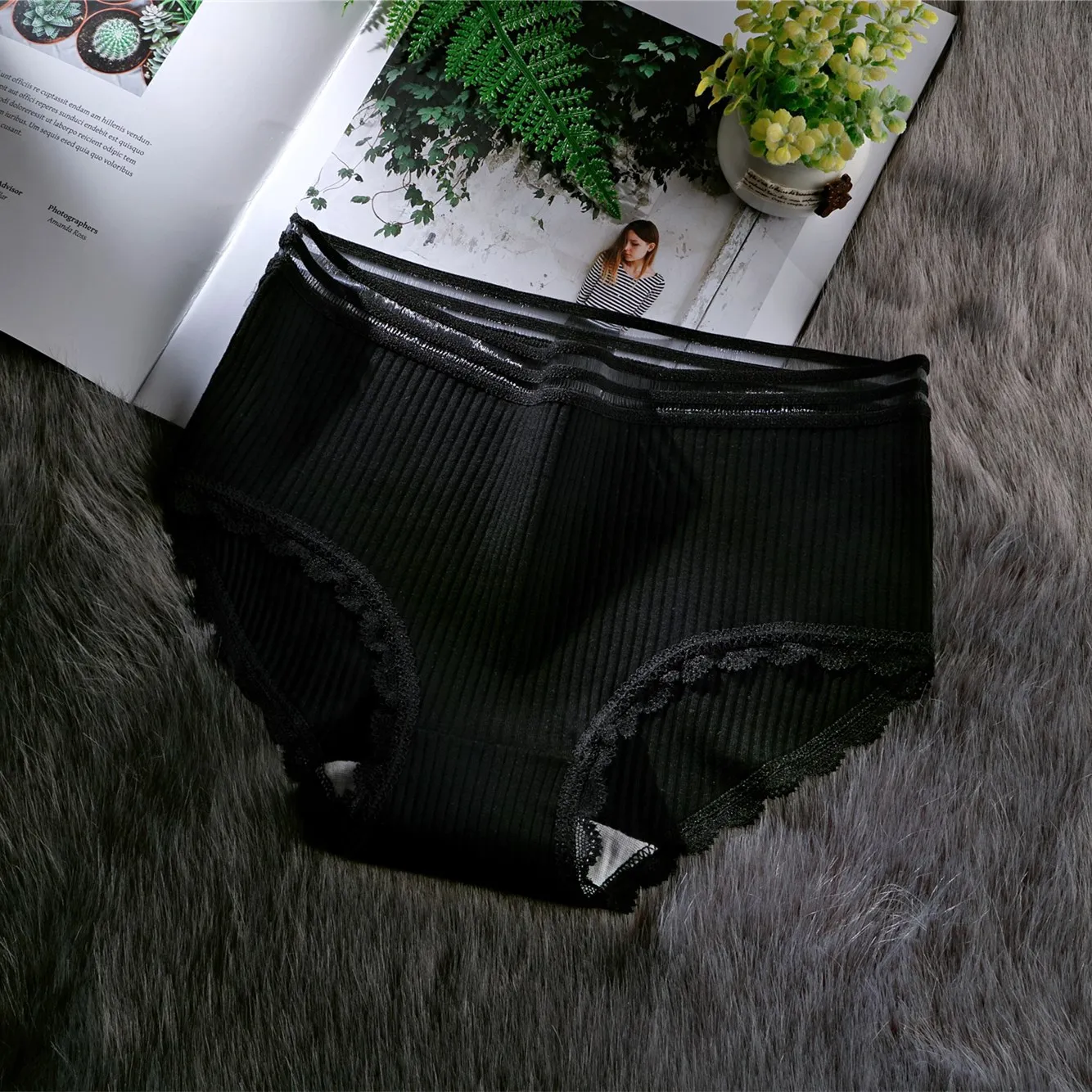 

New Japanese Hollow Lace Trim Underwear Women's Candy Pure Cotton Thread Lace Breathable Comfortable Briefs Women Drop Shipping