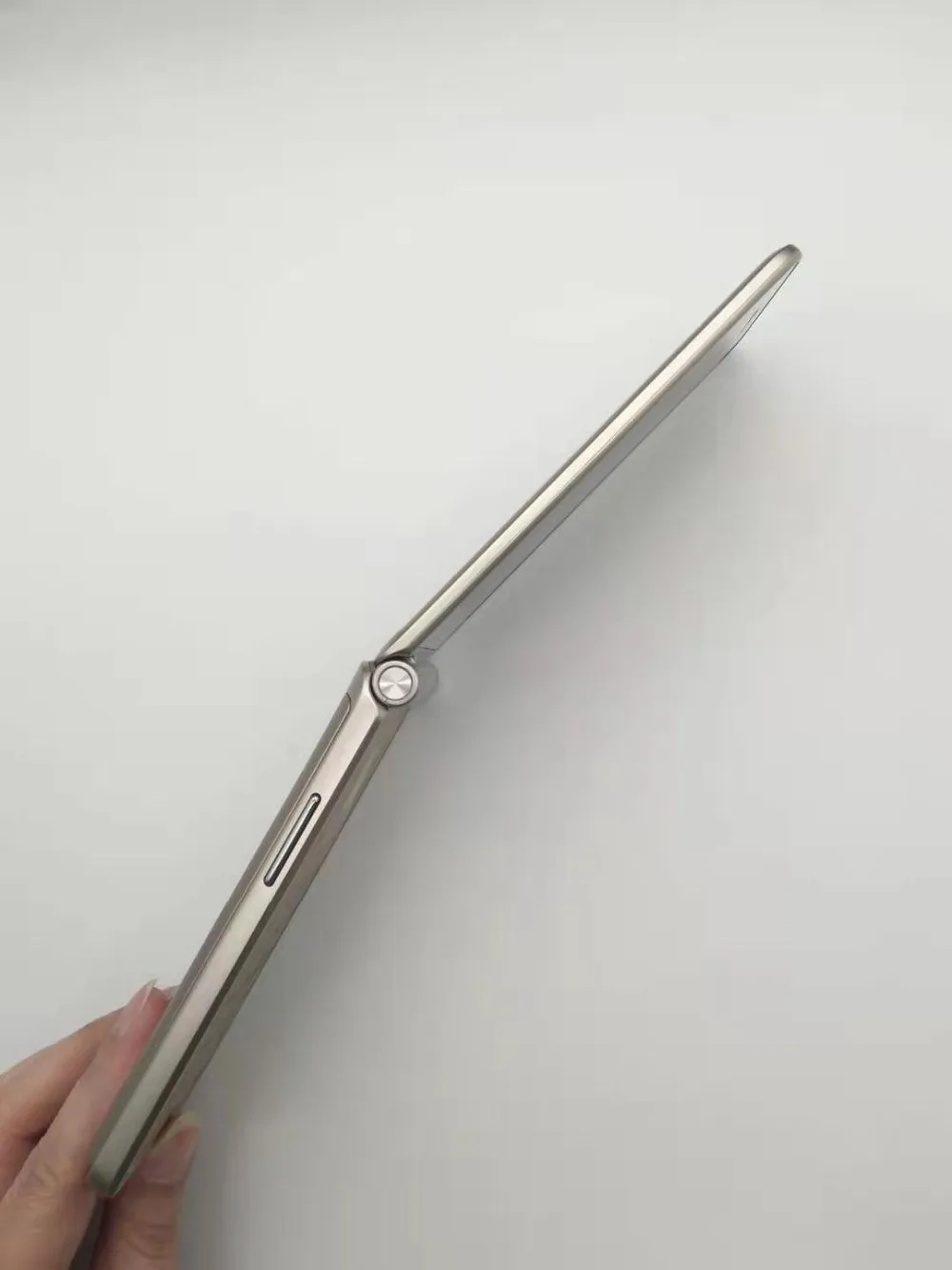 samsung Galaxy папка G1600, две sim-карты, четырехъядерный процессор, 2 Гб ОЗУ, 16 Гб ПЗУ, 8,0 МП, 3,8 дюйма, Android 6,0, смартфон с откидной крышкой, отремонтированный