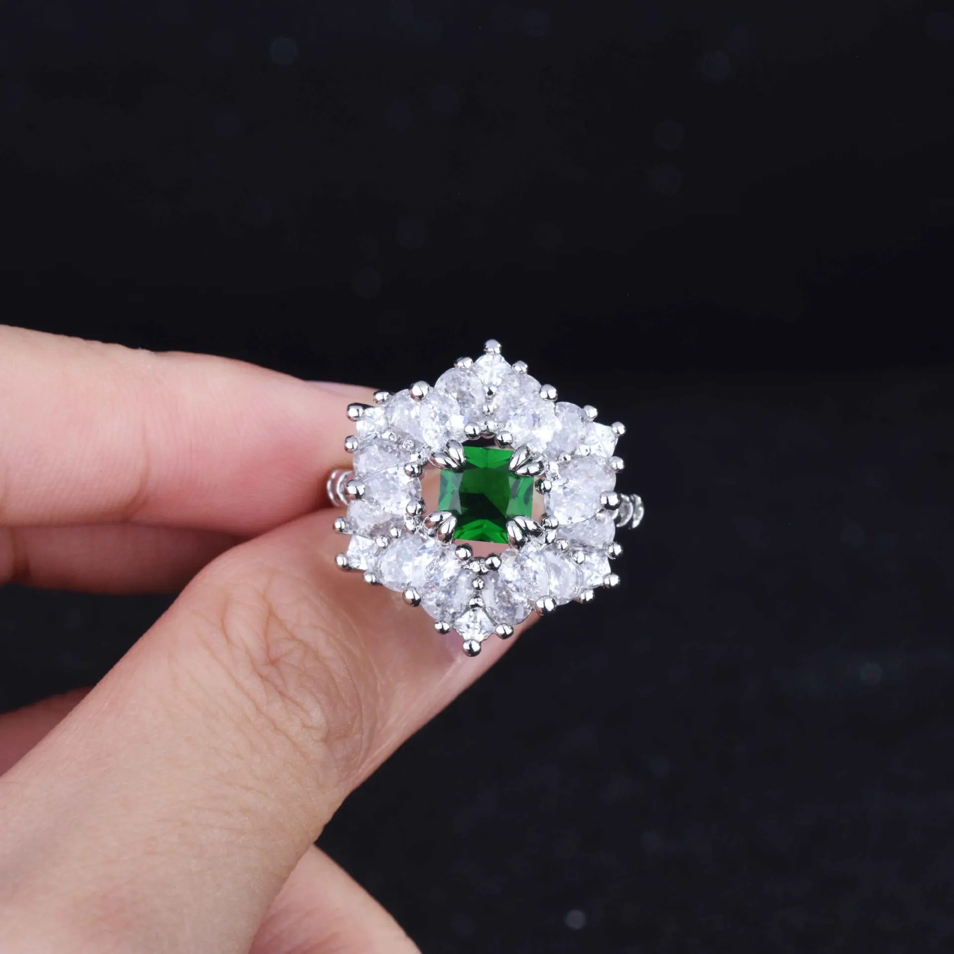 

Silver Rings for Women Ladies Moissanite Green Cubic Zirconia Wedding Engagement Ring Bridal Finger Ring Fine Jewelry Gift