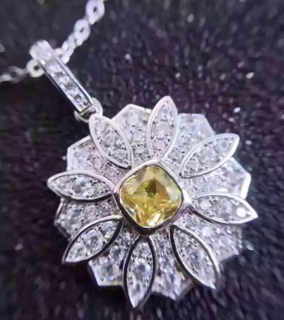 

YTF1317 Full Gem Star Pendant Necklace Valentine Eye Zircon Item Round Female