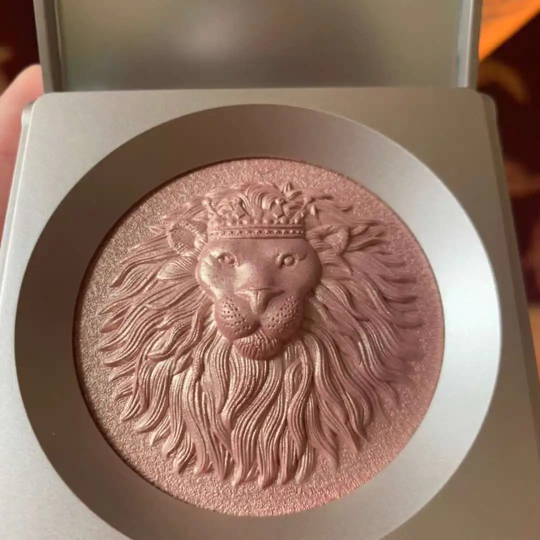 

Lion Diamond Highlighter Bronzer High-gloss Contouring Body Glitter Illuminator Makeup Highlighter For Face Sculptor Original