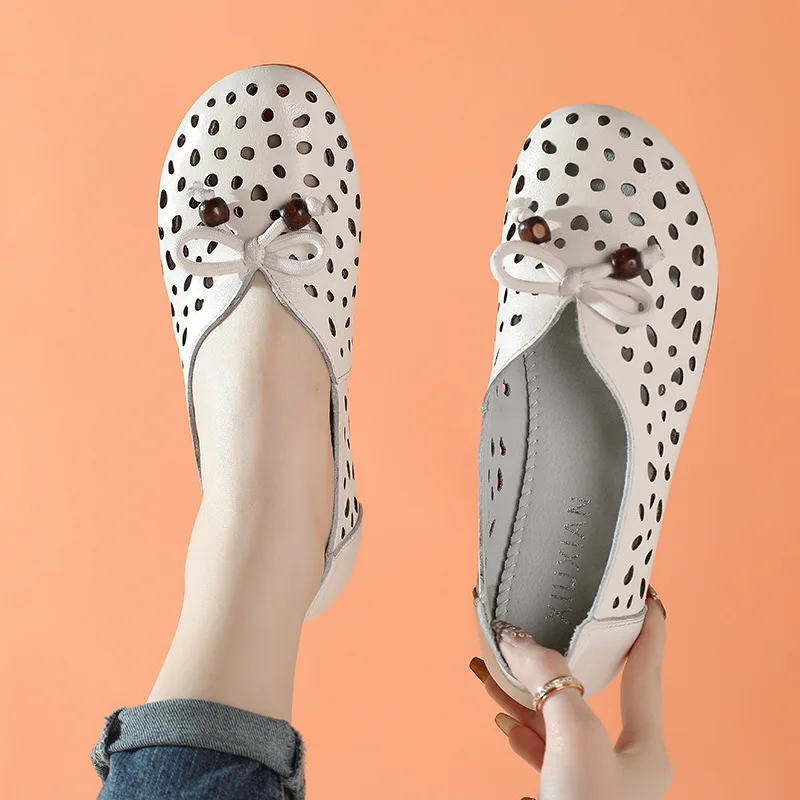 2022 High Quality Soft Genuine Leather Hollow Hole Hole Shoes Woman Casual Sandals Slippers Soft Sole Flat Sandals Trendy Shoes
