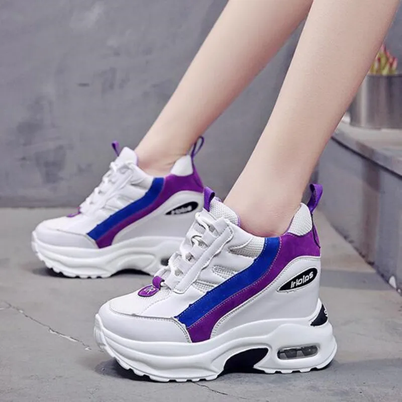 Женские кроссовки на танкетке 9 см кожаные дышащие платформе и высоком каблуке