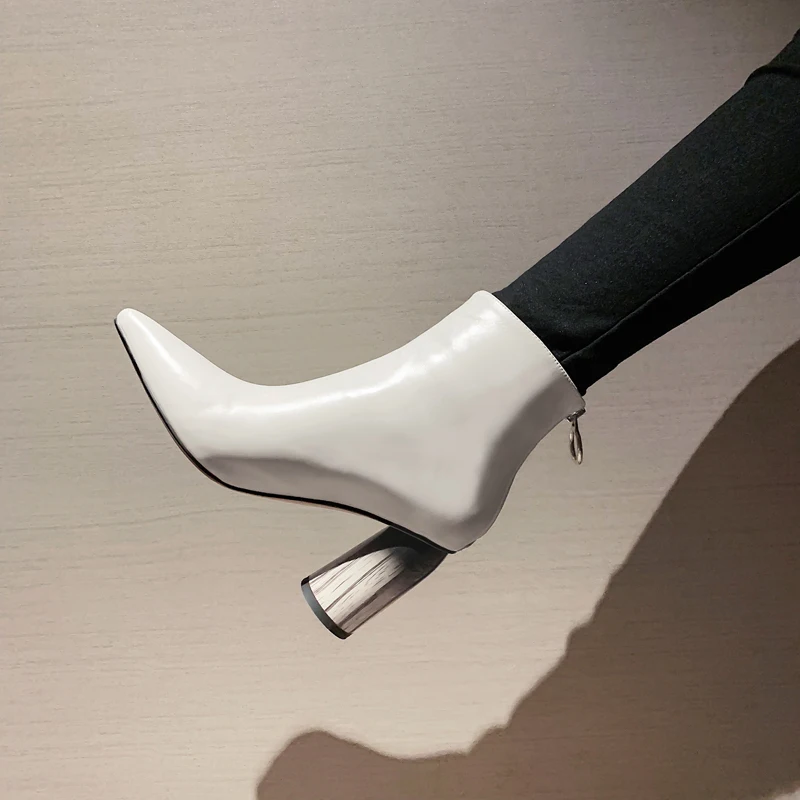 Женские ботильоны с острым носком Arden однотонные белые из натуральной кожи на