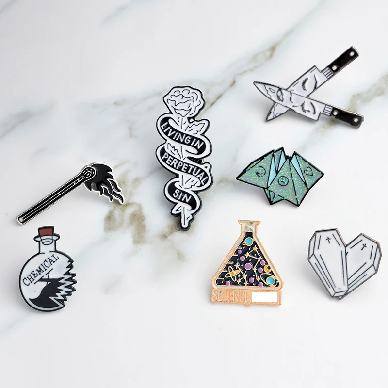 

Fashion Pins Rose Origami game Cobweb Dagger face science Beaker Brooches Badges Bag Accessories Pins Jewelry Gifts for Friends