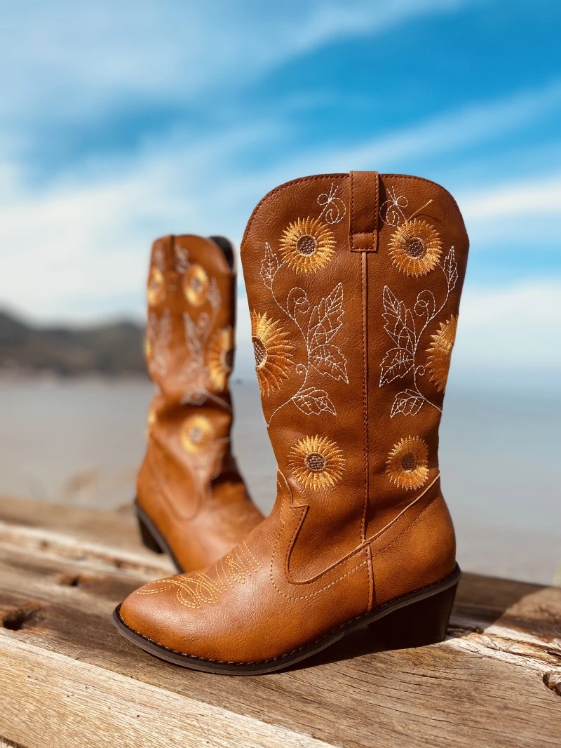 Женские ковбойские ботинки с острым носком замшевые кожаные до середины икры