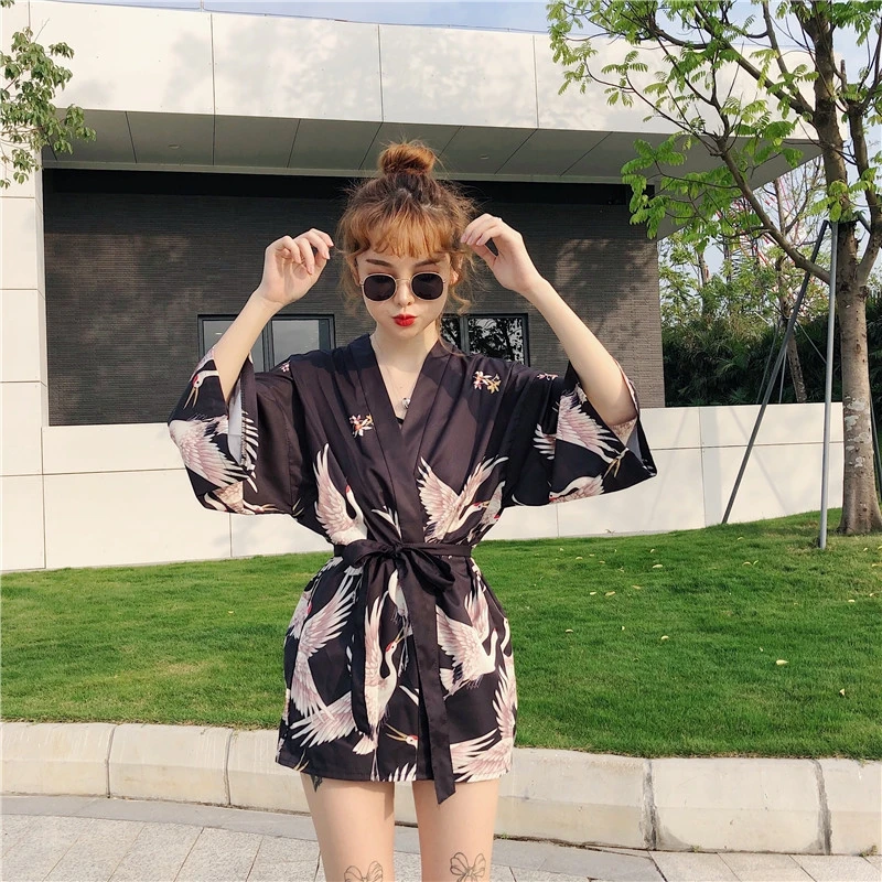 

Kimonos woman 2021 Japanese kimono cardigan cosplay shirt blouse for women Japanese yukata female summer beach kimono