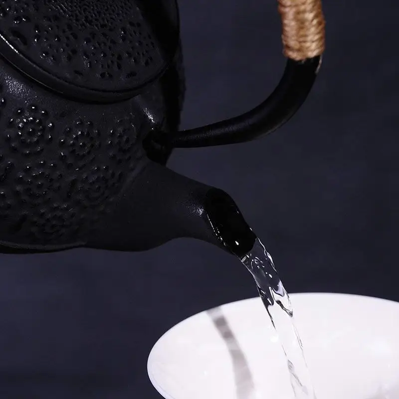 

Japanese Cast Iron Teapot Kettle with Infuser / Strainer , Cherry Blossoms 30 Ounce ( 900 ml )