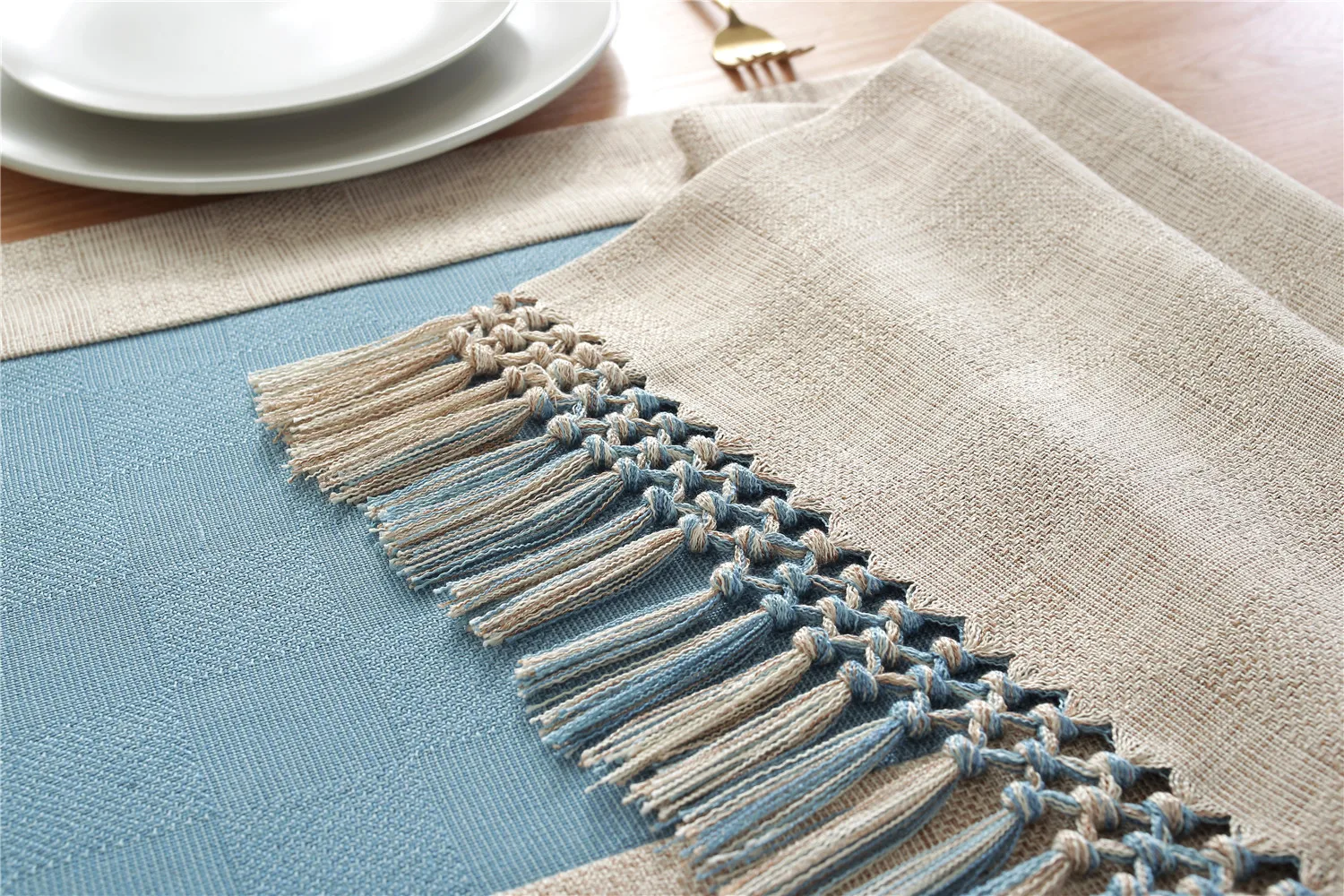 

Table and Flag Modern Simple Two Color Splicing Pure Manual 3-row Tassel Table and Flag Household Plain Color Desktop Decoration