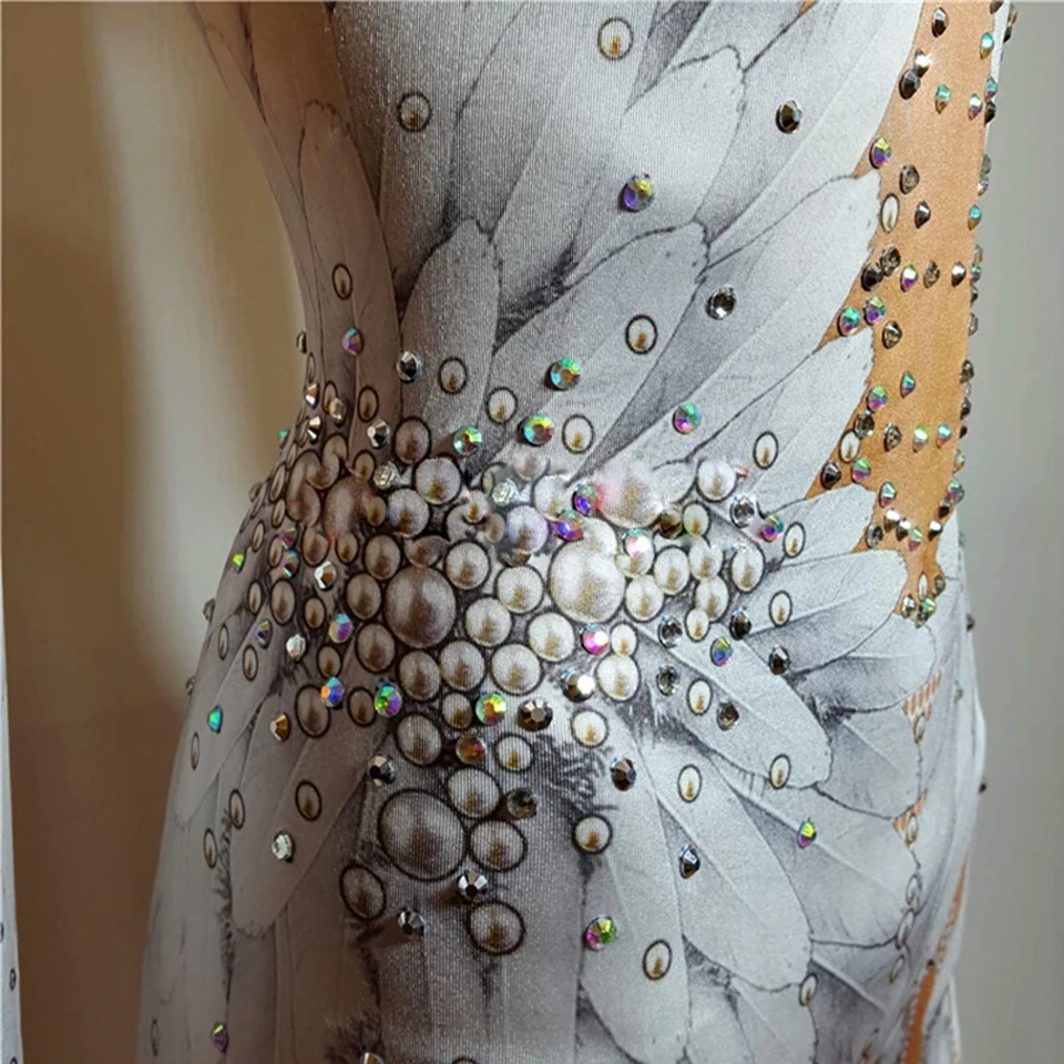 Сексуальный женский комбинезон с белыми перьями боди 3D принтом танцевальный