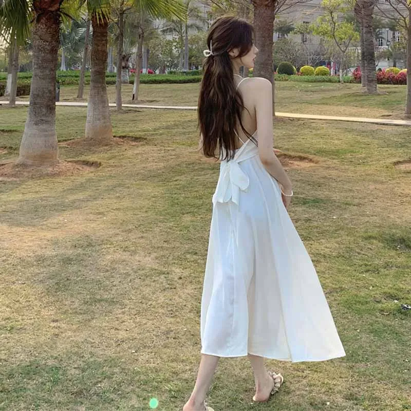 Женское платье-миди однотонное на бретелях с V-образным вырезом | Женская одежда