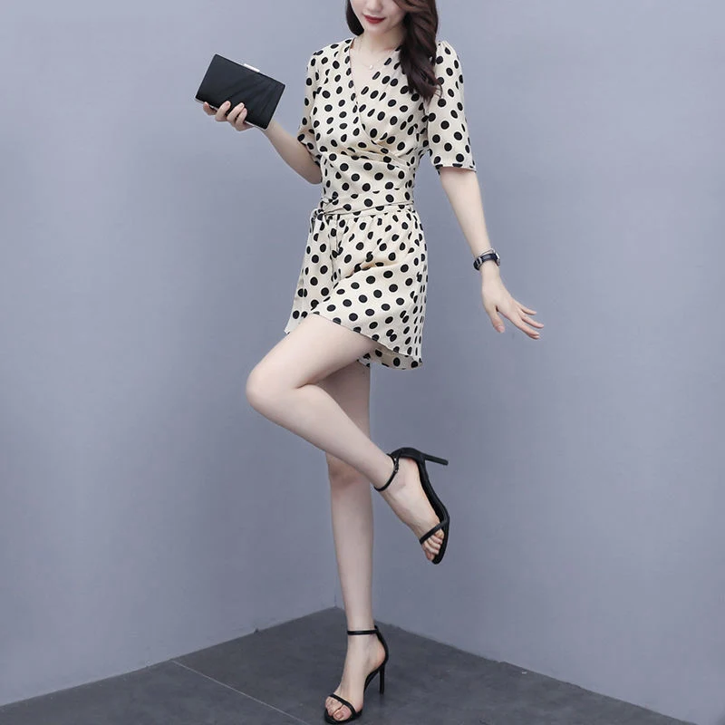 

Fashion Suit For Women Summer Stylish Half Puff Sleeve Shirts Polka Dot Print V-Neck Lace-Up High Waist Slim Wide-Leg Shorts Set